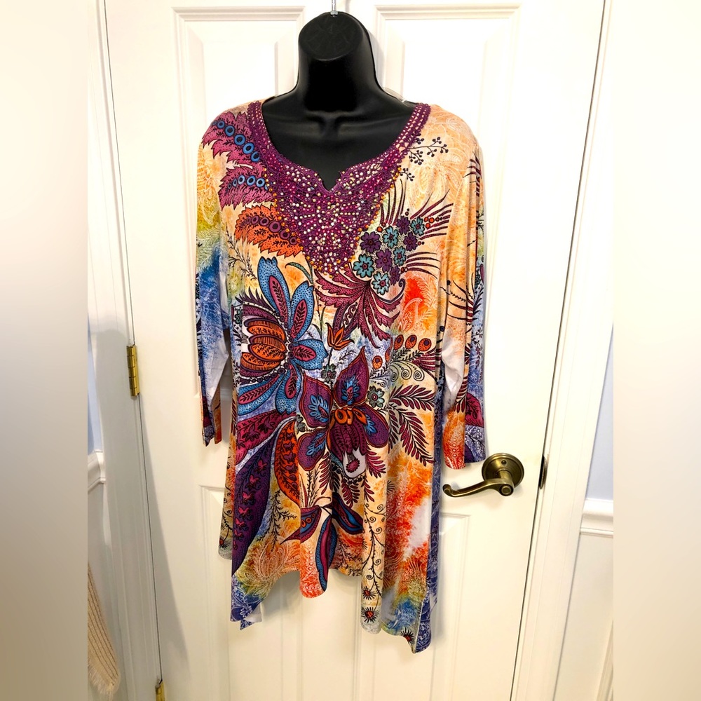 Women’s long sleeve top, multicolored, bling at neckline.  Sz 1x. Exc condition